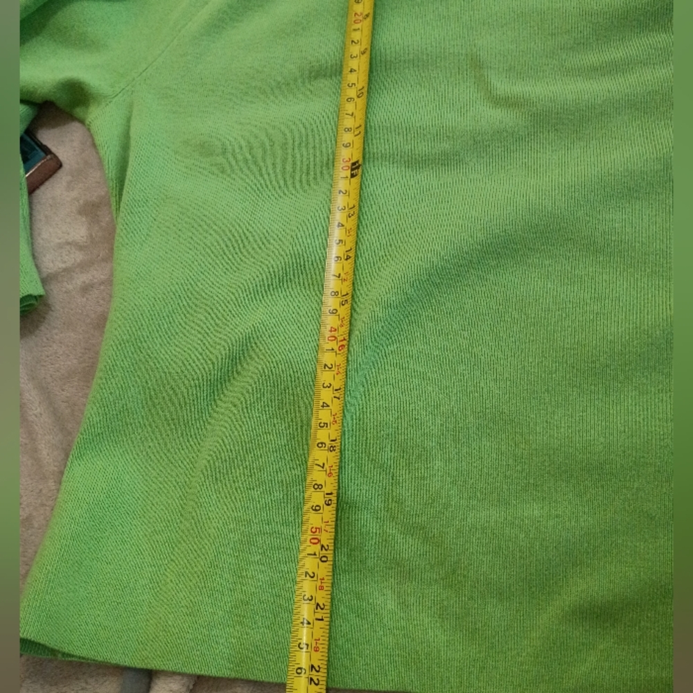 Talbots cozy and stylish with this Lime 🍋🟩 green 💚 turtleneck sweater. - Picture 4 of 8